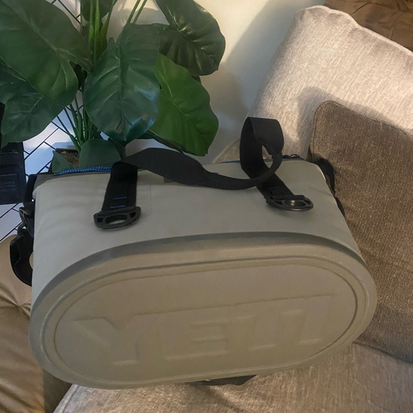 Yeti Hopper Two 30 Cooler - Picture 8 of 9